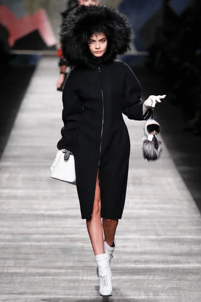 Look 1
